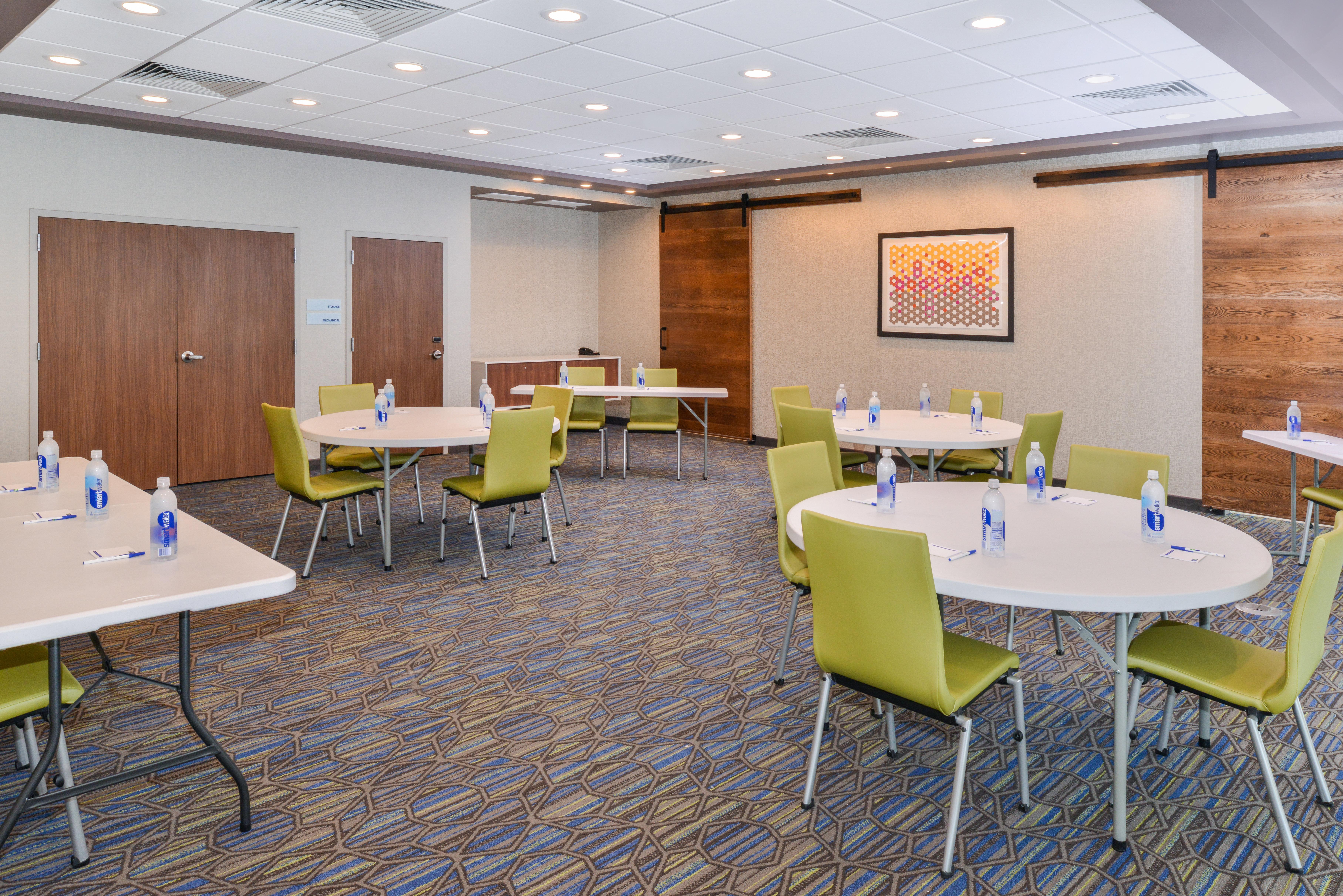 Holiday Inn Express & Suites - Ogallala By Ihg Bagian luar foto